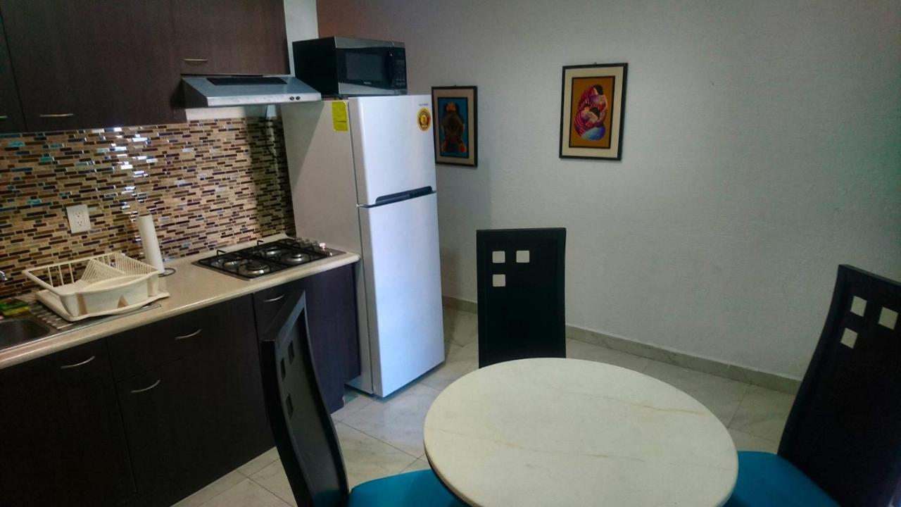 Brisas Sealight Apartment Cancun Bagian luar foto