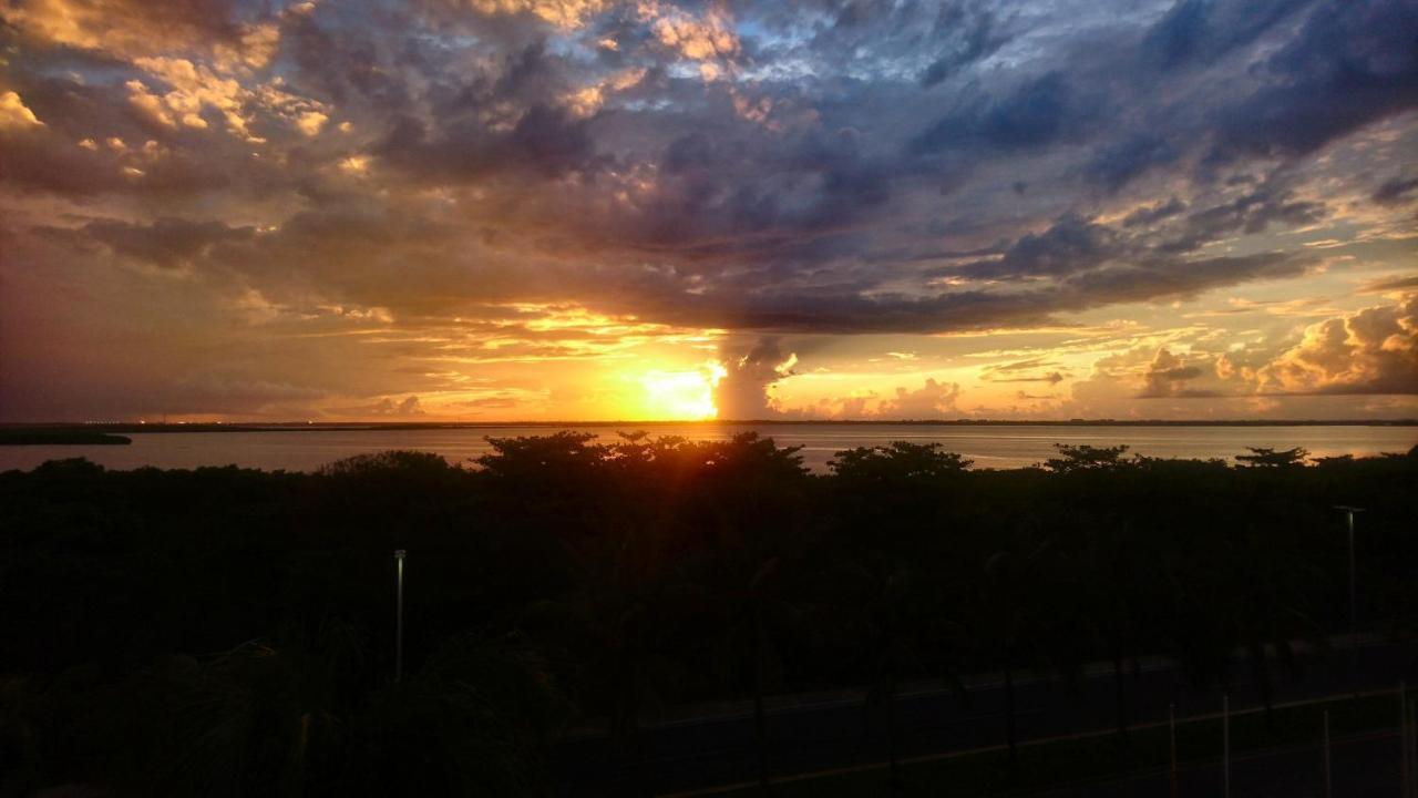 Brisas Sealight Apartment Cancun Bagian luar foto