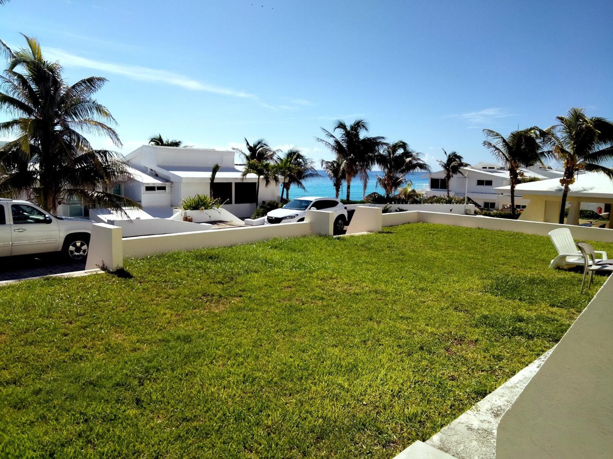 Brisas Sealight Apartment Cancun Bagian luar foto