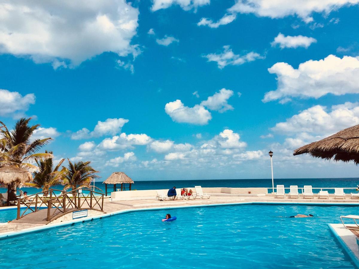 Brisas Sealight Apartment Cancun Bagian luar foto