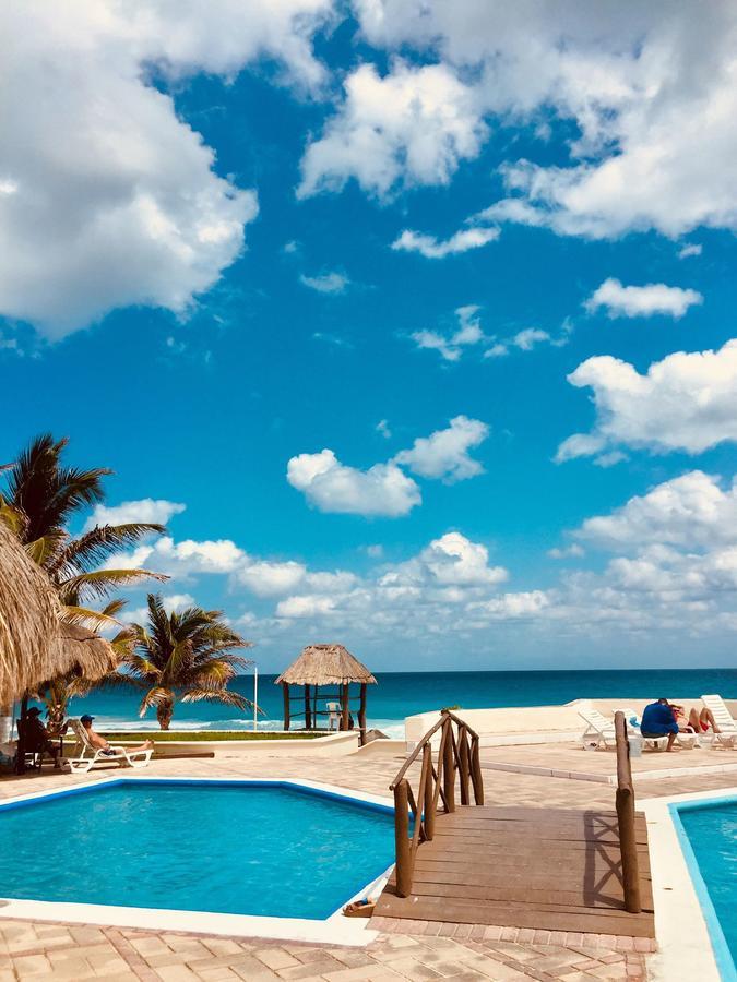 Brisas Sealight Apartment Cancun Bagian luar foto