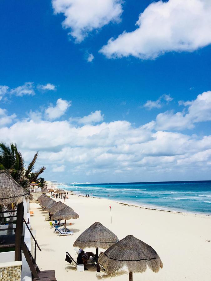 Brisas Sealight Apartment Cancun Bagian luar foto