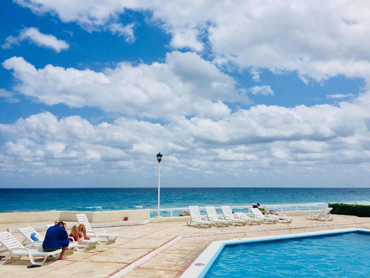 Brisas Sealight Apartment Cancun Bagian luar foto