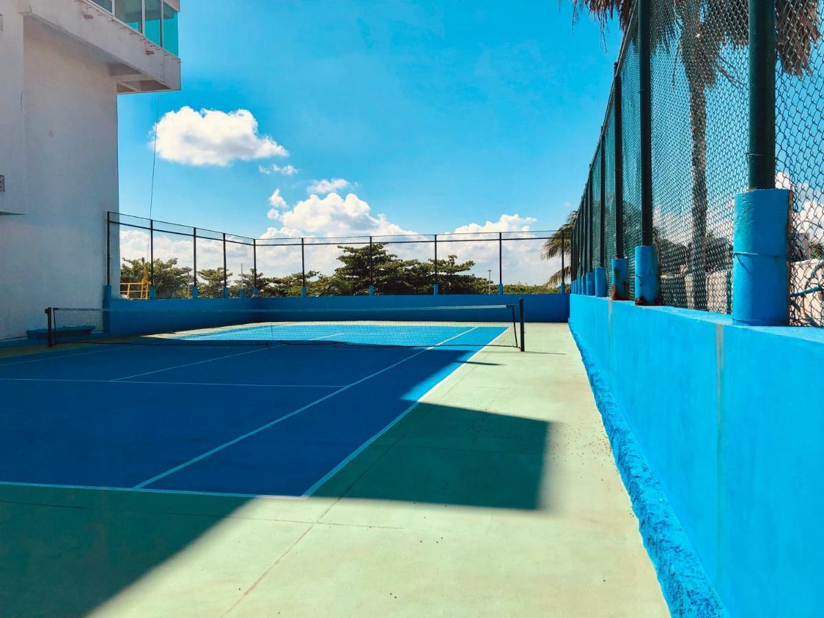 Brisas Sealight Apartment Cancun Bagian luar foto